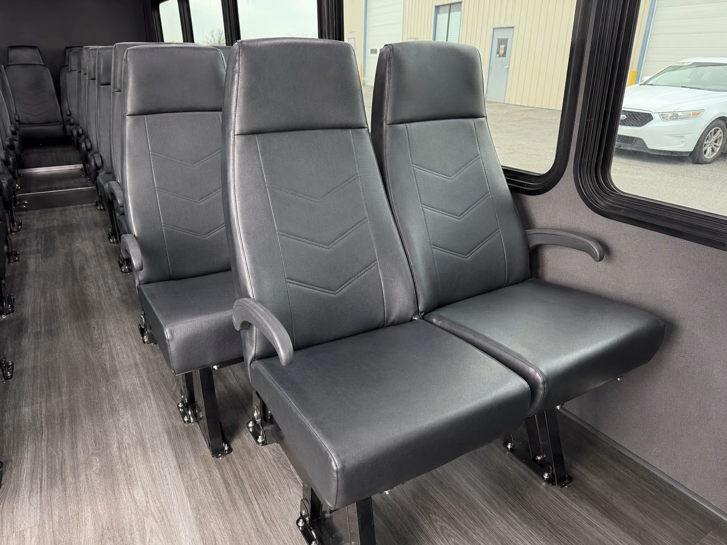 minibus and charter bus rentals to irvine regional park and the orange county zoo